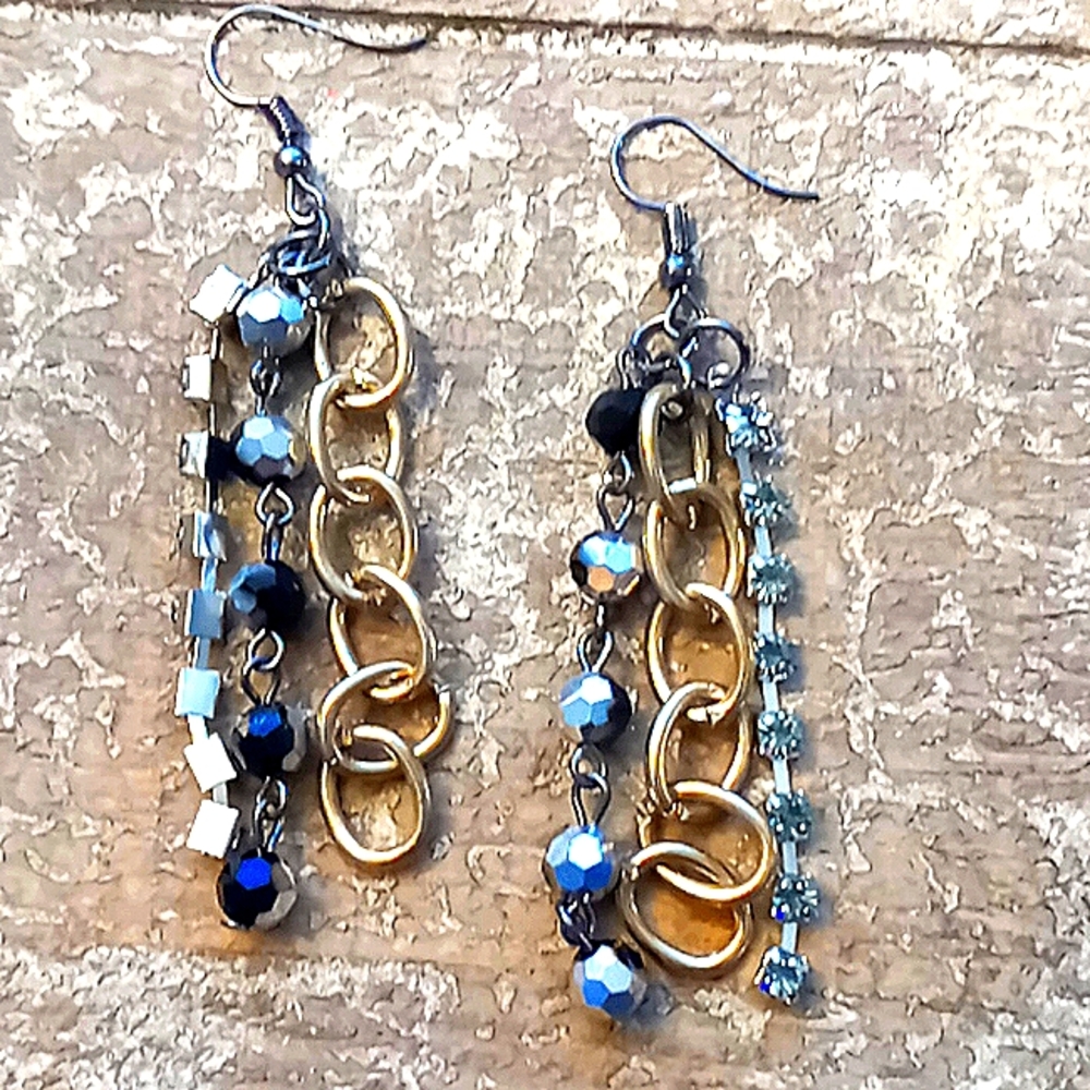 Modern mixed material earrings